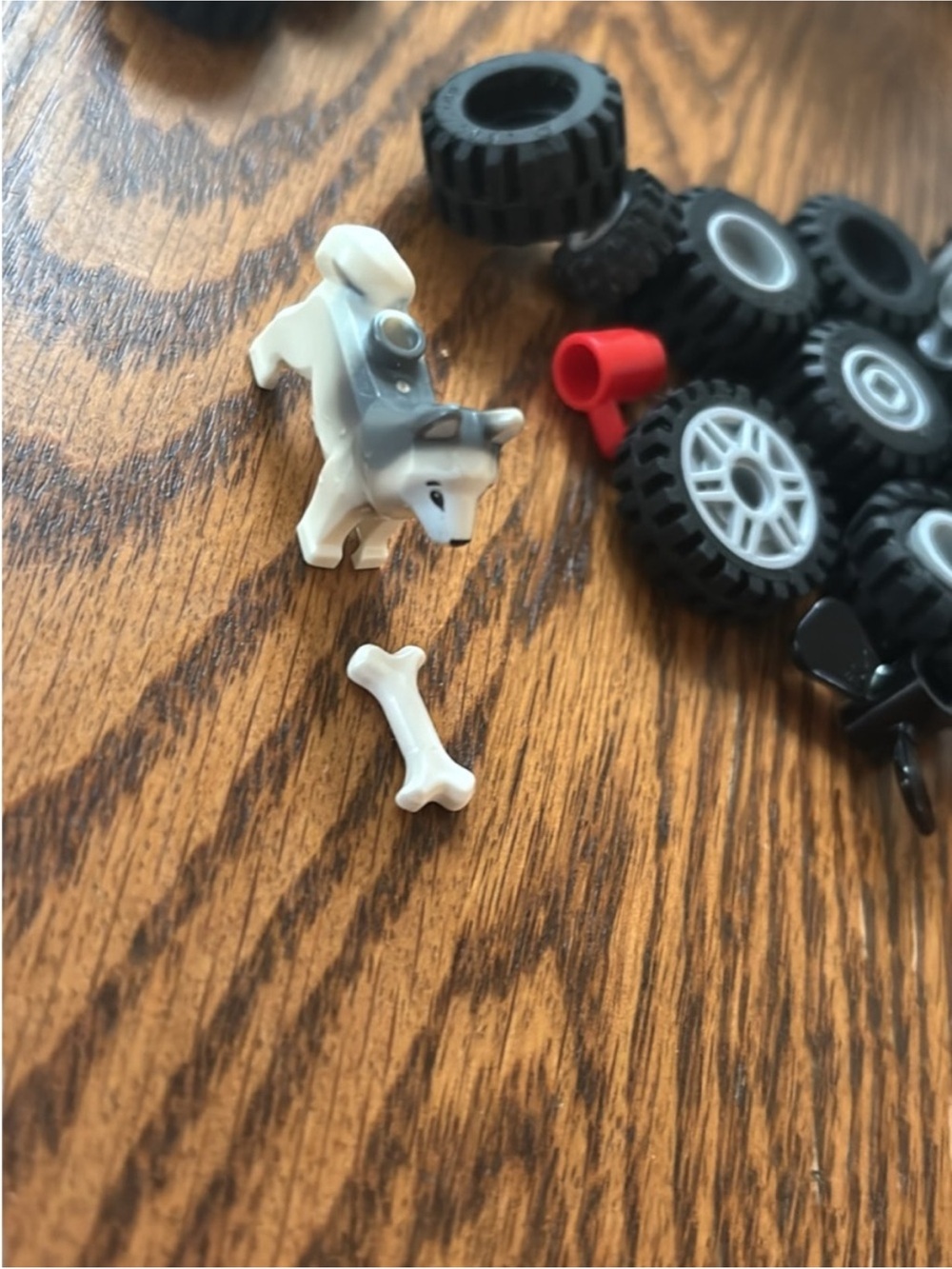 LEGOS with mini figures - Picture 7 of 9